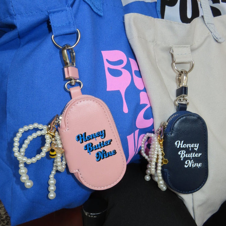 Hookee pouch charm - 𝐇𝐨𝐧𝐞𝐲 𝐁𝐮𝐭𝐭𝐞𝐫 𝐍𝐢𝐧𝐞