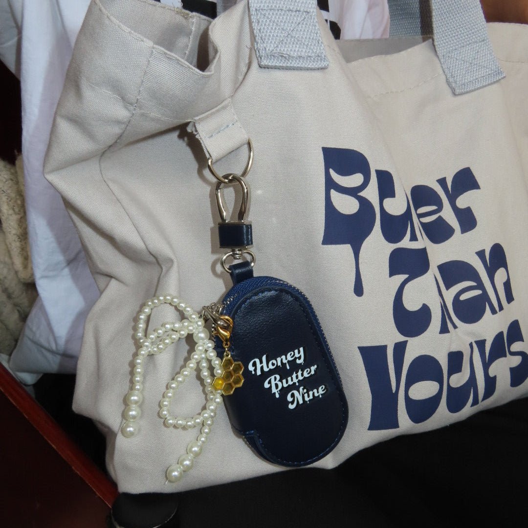 Hookee pouch charm - 𝐇𝐨𝐧𝐞𝐲 𝐁𝐮𝐭𝐭𝐞𝐫 𝐍𝐢𝐧𝐞