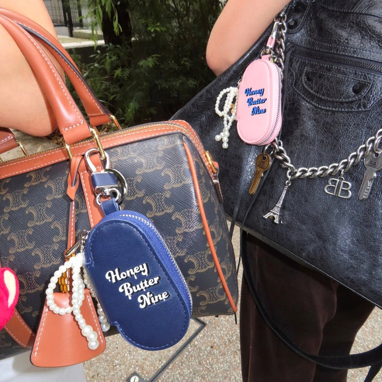 Hookee pouch charm - 𝐇𝐨𝐧𝐞𝐲 𝐁𝐮𝐭𝐭𝐞𝐫 𝐍𝐢𝐧𝐞