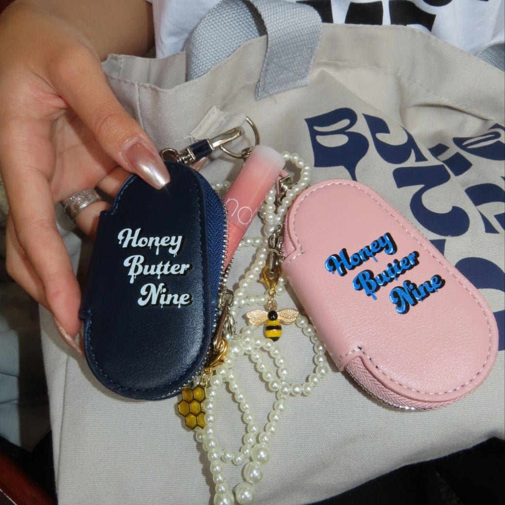 Hookee pouch charm - 𝐇𝐨𝐧𝐞𝐲 𝐁𝐮𝐭𝐭𝐞𝐫 𝐍𝐢𝐧𝐞