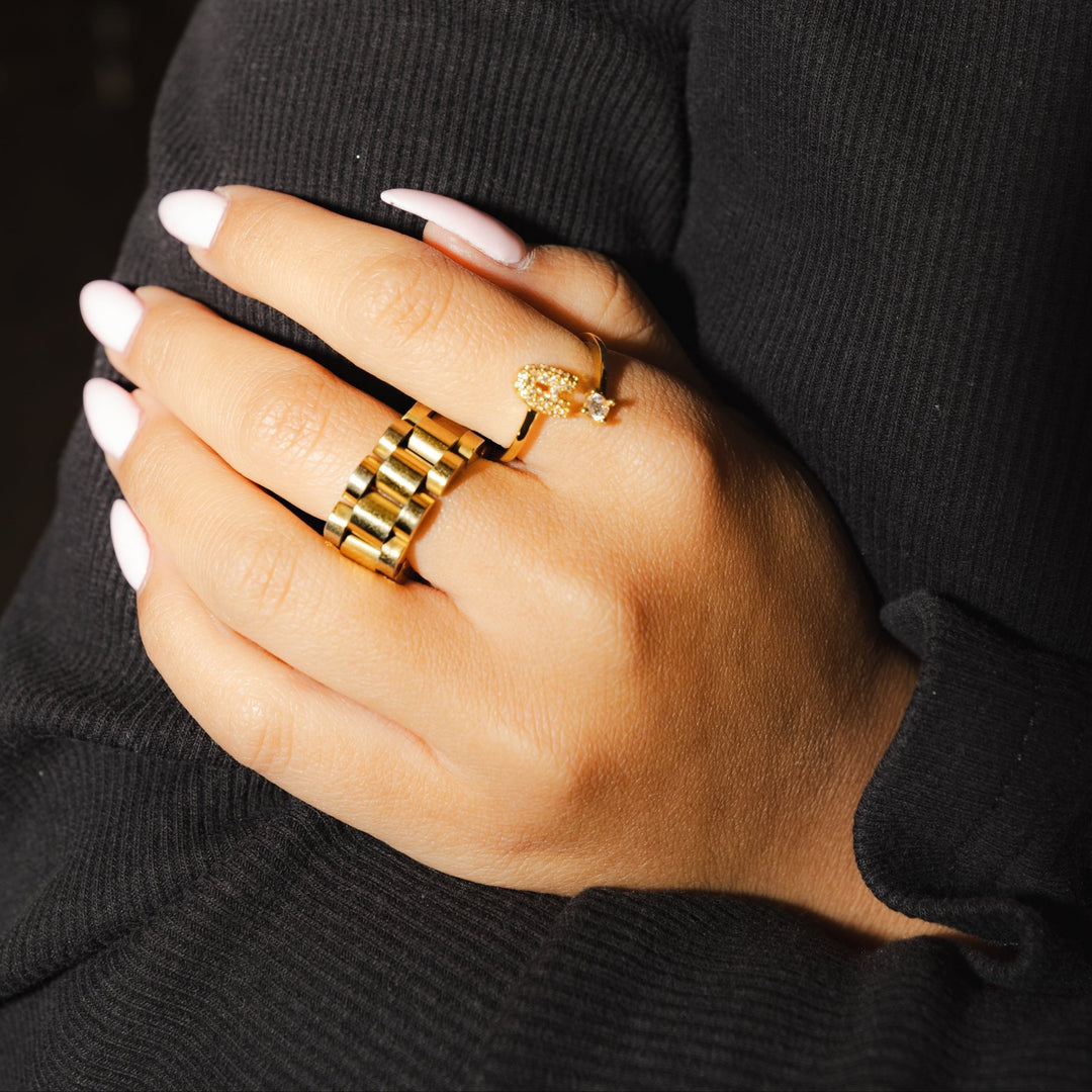 【リング】Initial gold open ring - 𝐇𝐨𝐧𝐞𝐲 𝐁𝐮𝐭𝐭𝐞𝐫 𝐍𝐢𝐧𝐞