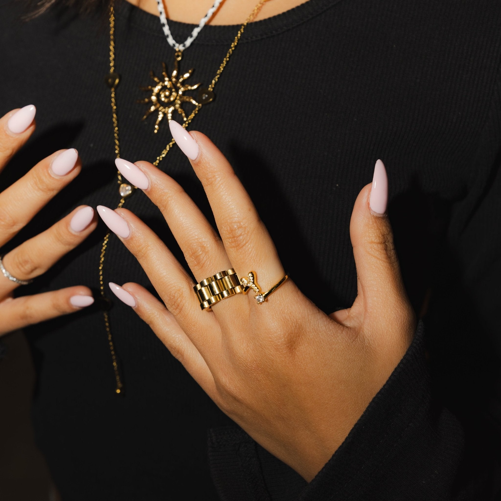 【リング】Initial gold open ring - 𝐇𝐨𝐧𝐞𝐲 𝐁𝐮𝐭𝐭𝐞𝐫 𝐍𝐢𝐧𝐞