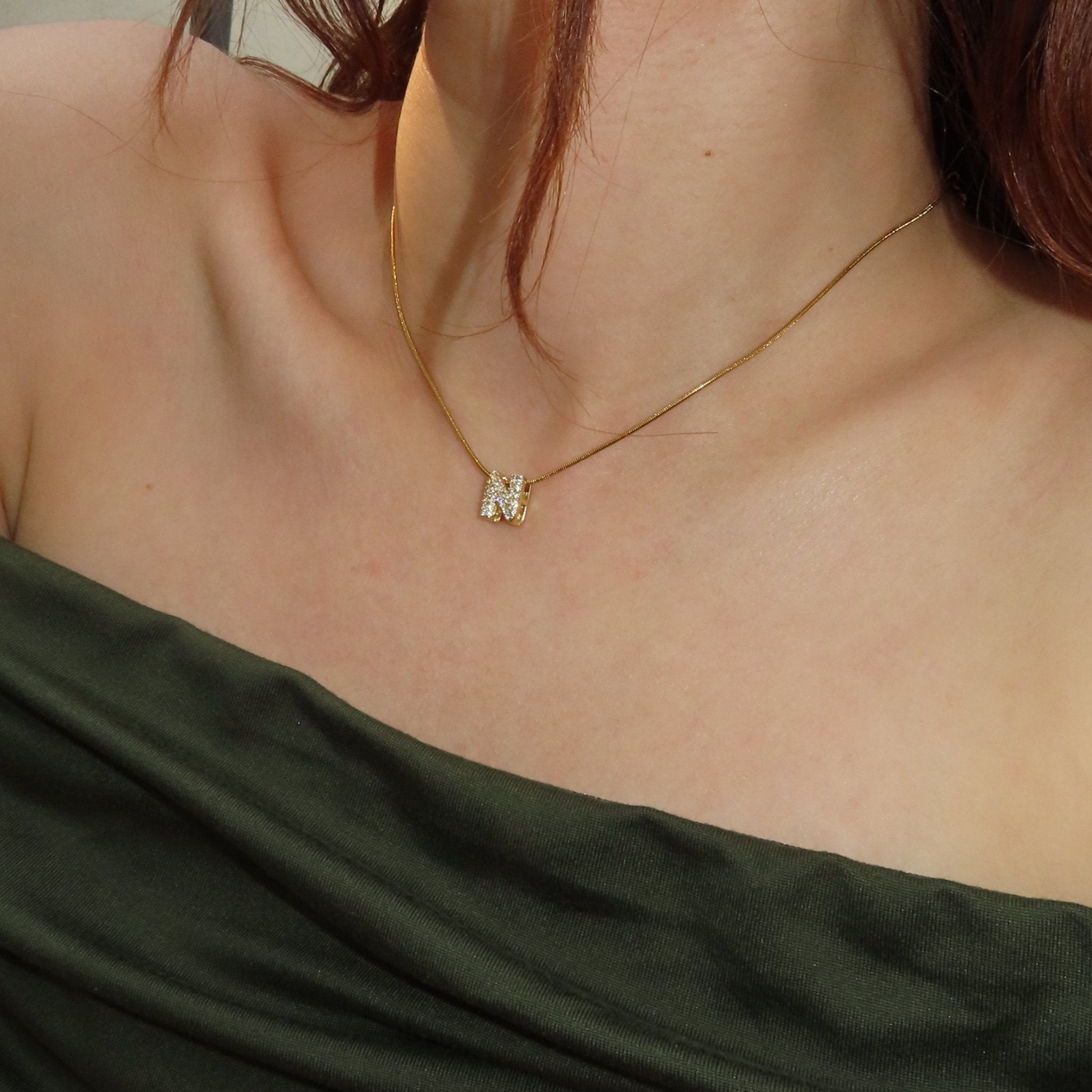 Initial mini necklace - 𝐇𝐨𝐧𝐞𝐲 𝐁𝐮𝐭𝐭𝐞𝐫 𝐍𝐢𝐧𝐞