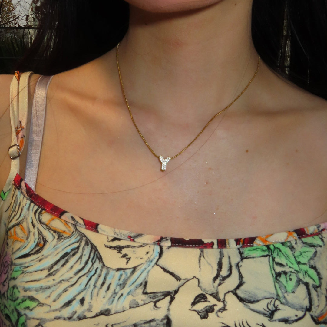 Initial mini necklace - 𝐇𝐨𝐧𝐞𝐲 𝐁𝐮𝐭𝐭𝐞𝐫 𝐍𝐢𝐧𝐞