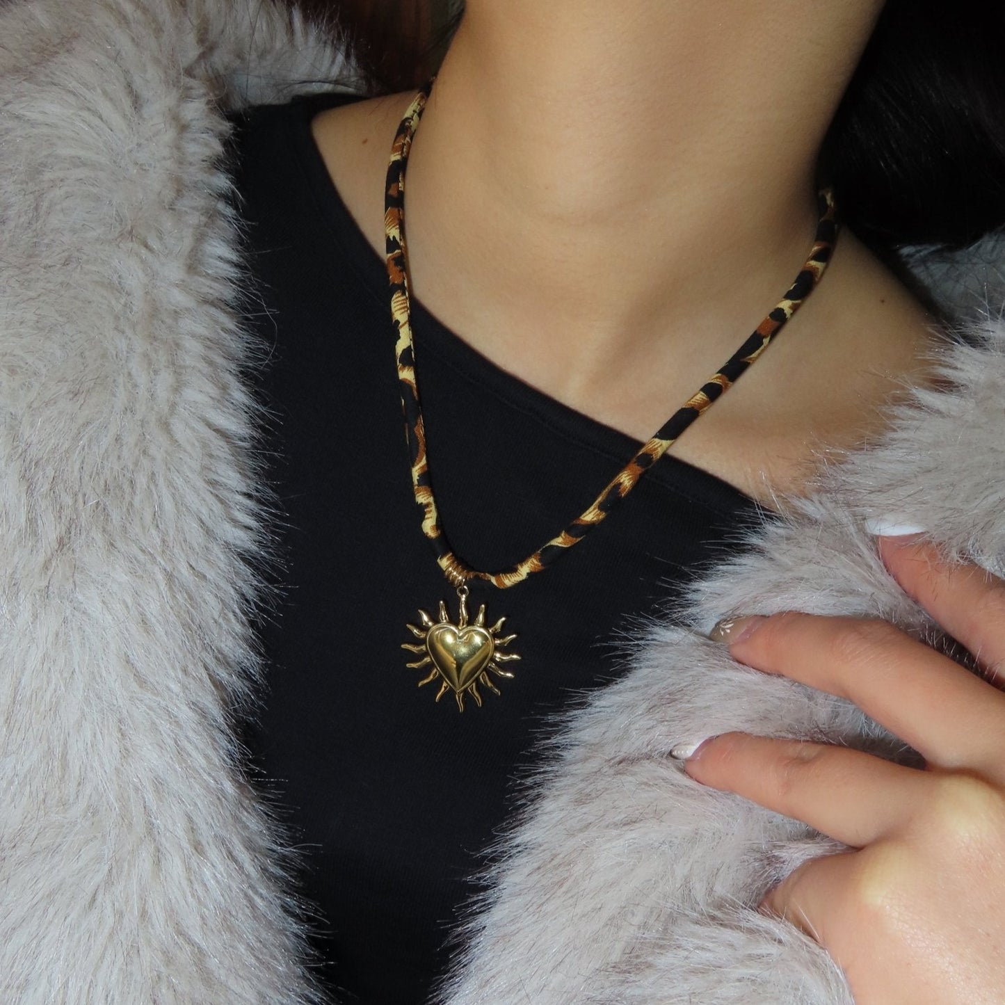 Leopard sun necklace - 𝐇𝐨𝐧𝐞𝐲 𝐁𝐮𝐭𝐭𝐞𝐫 𝐍𝐢𝐧𝐞