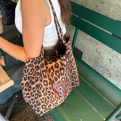 Leopard Tote Bag - 𝐇𝐨𝐧𝐞𝐲 𝐁𝐮𝐭𝐭𝐞𝐫 𝐍𝐢𝐧𝐞