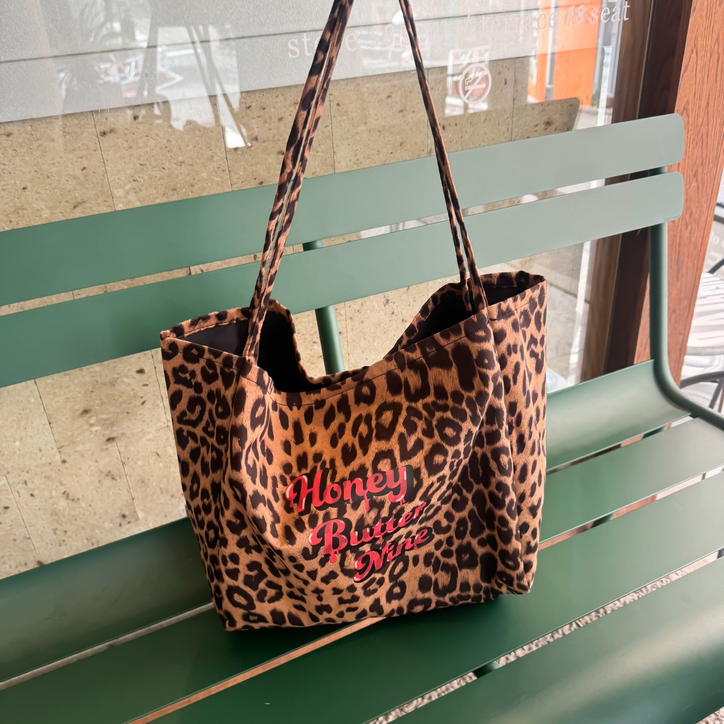 Leopard Tote Bag - 𝐇𝐨𝐧𝐞𝐲 𝐁𝐮𝐭𝐭𝐞𝐫 𝐍𝐢𝐧𝐞