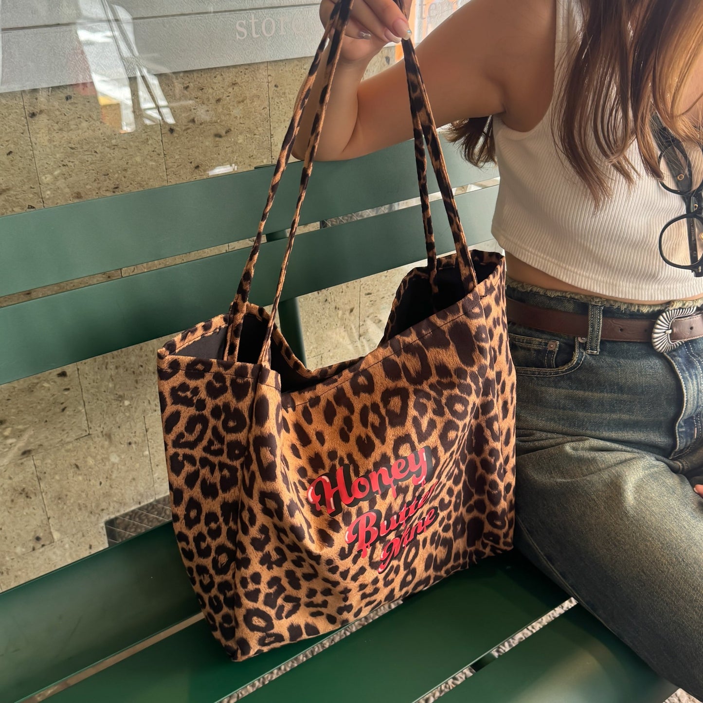 Leopard Tote Bag - 𝐇𝐨𝐧𝐞𝐲 𝐁𝐮𝐭𝐭𝐞𝐫 𝐍𝐢𝐧𝐞