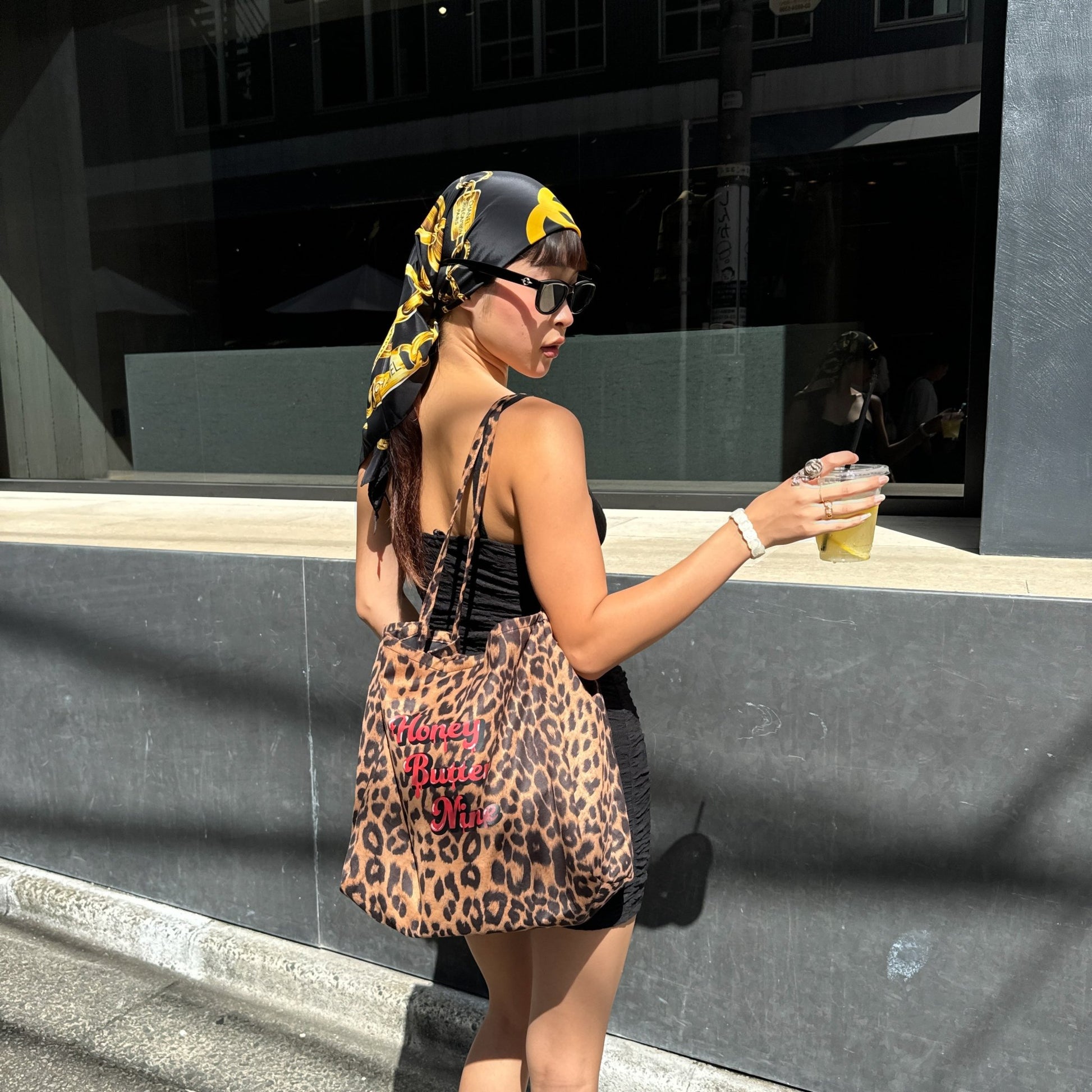 Leopard Tote Bag - 𝐇𝐨𝐧𝐞𝐲 𝐁𝐮𝐭𝐭𝐞𝐫 𝐍𝐢𝐧𝐞