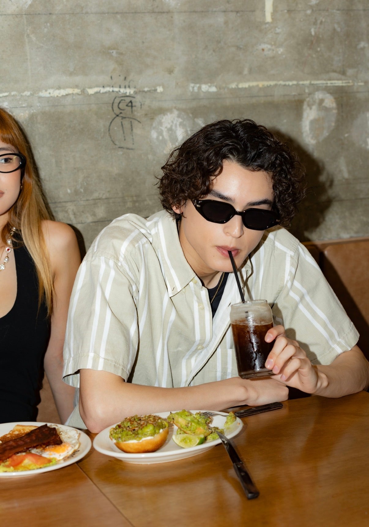 Line trapezoid sunglasses - 𝐇𝐨𝐧𝐞𝐲 𝐁𝐮𝐭𝐭𝐞𝐫 𝐍𝐢𝐧𝐞