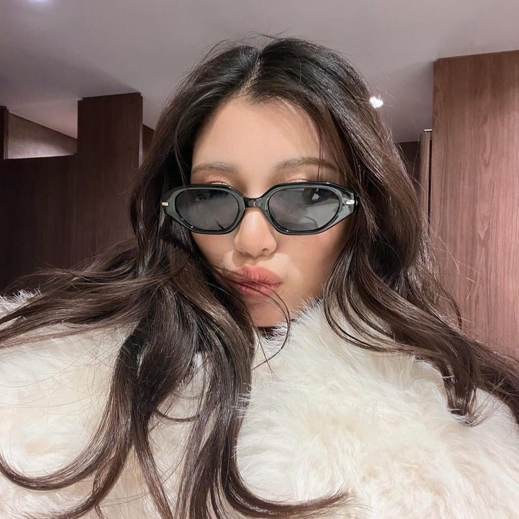 Line trapezoid sunglasses - 𝐇𝐨𝐧𝐞𝐲 𝐁𝐮𝐭𝐭𝐞𝐫 𝐍𝐢𝐧𝐞