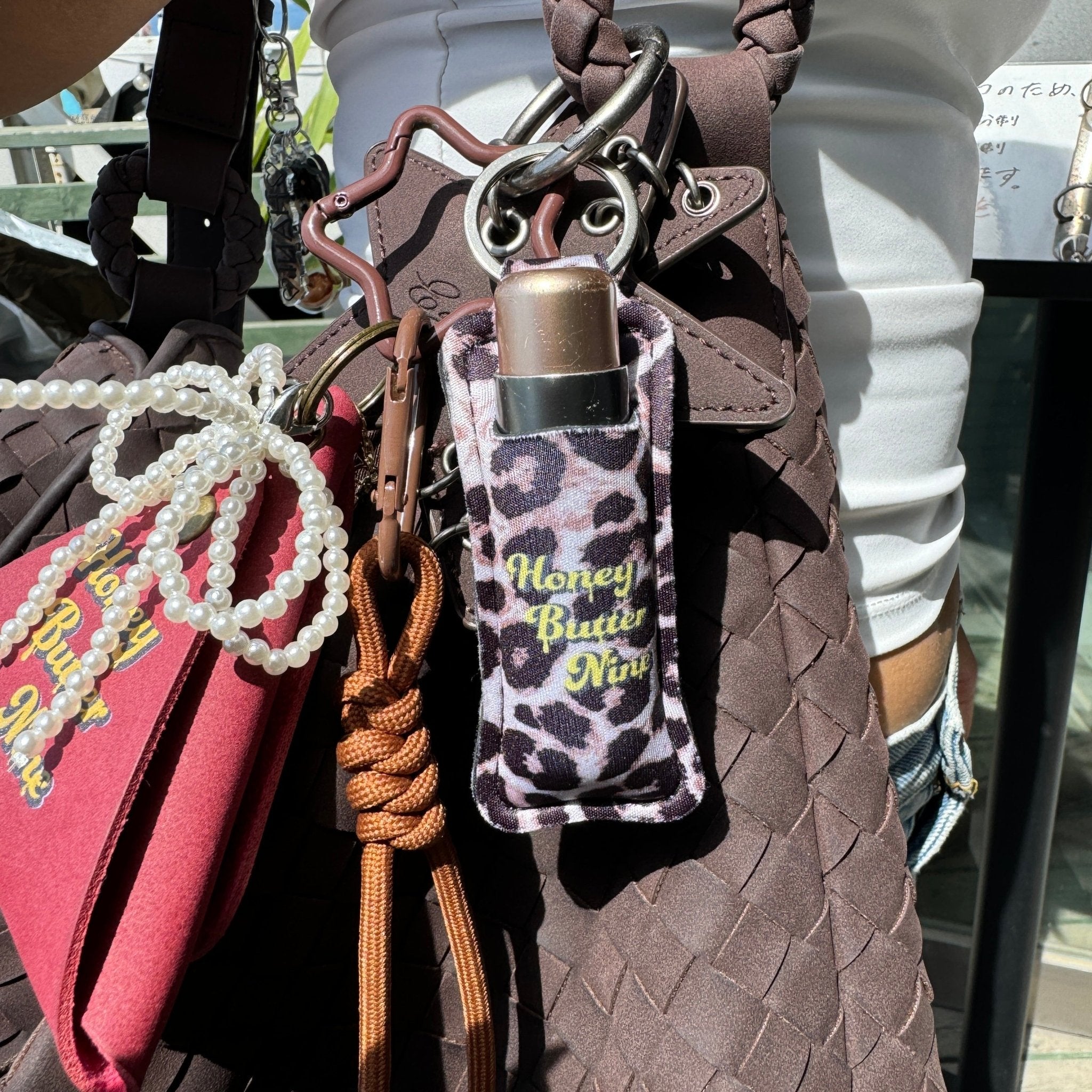 Lip case keychain - 𝐇𝐨𝐧𝐞𝐲 𝐁𝐮𝐭𝐭𝐞𝐫 𝐍𝐢𝐧𝐞