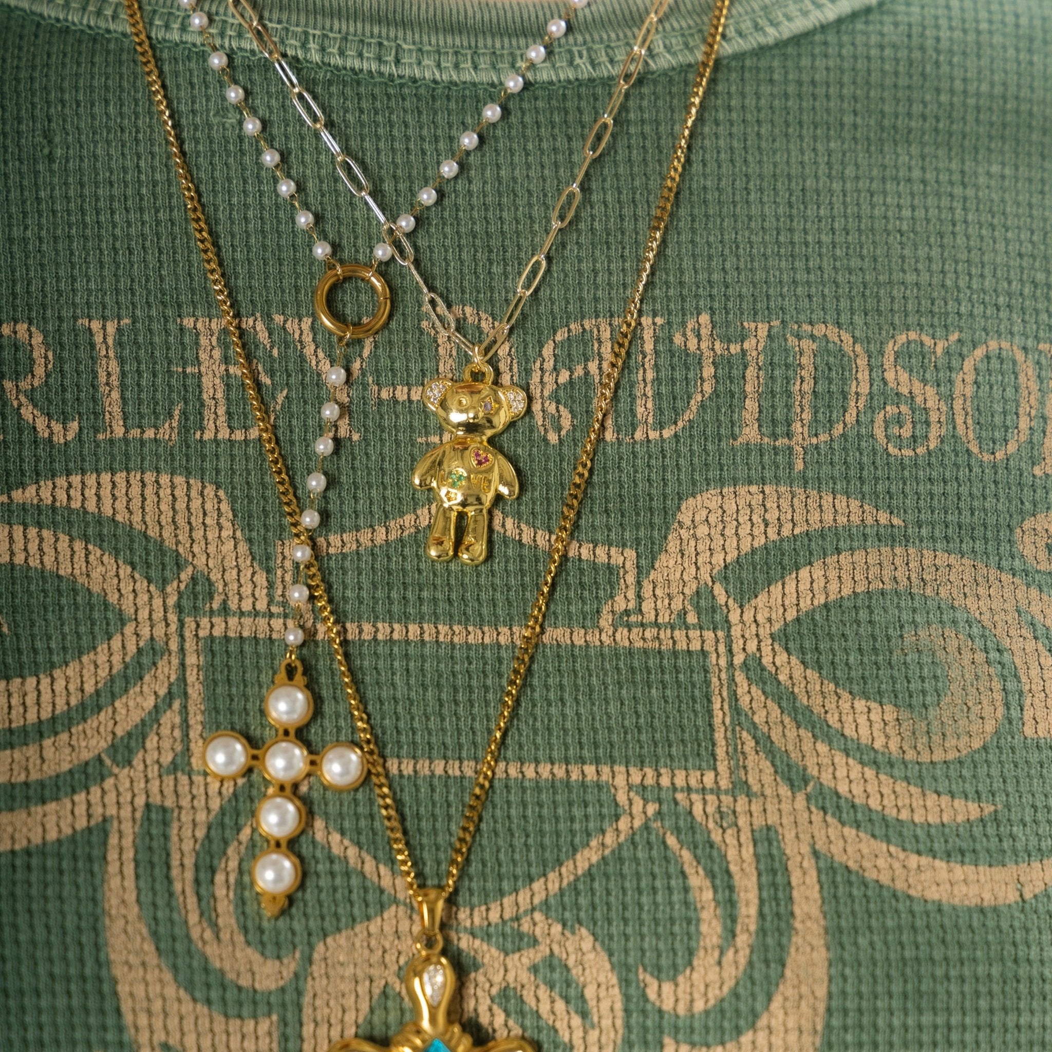 Love bear necklace - 𝐇𝐨𝐧𝐞𝐲 𝐁𝐮𝐭𝐭𝐞𝐫 𝐍𝐢𝐧𝐞