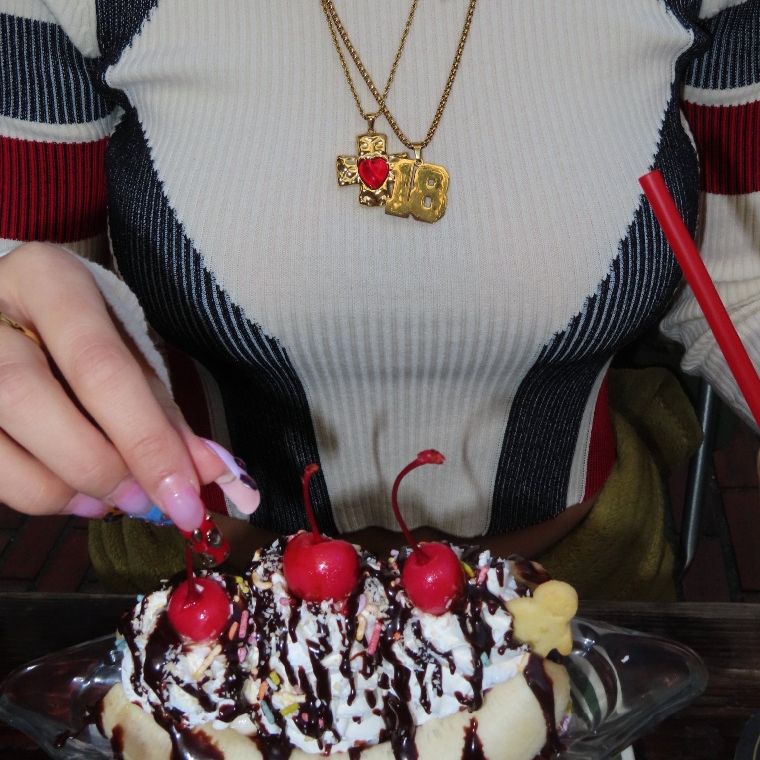 Love symbol necklace - 𝐇𝐨𝐧𝐞𝐲 𝐁𝐮𝐭𝐭𝐞𝐫 𝐍𝐢𝐧𝐞