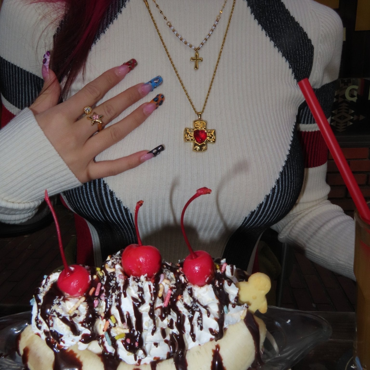 Love symbol necklace - 𝐇𝐨𝐧𝐞𝐲 𝐁𝐮𝐭𝐭𝐞𝐫 𝐍𝐢𝐧𝐞