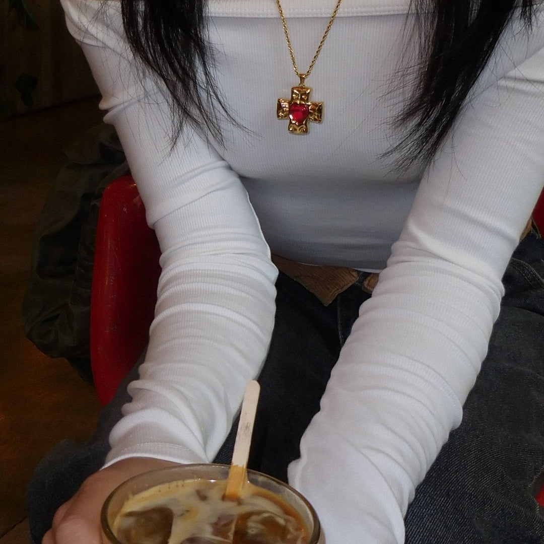 Love symbol necklace - 𝐇𝐨𝐧𝐞𝐲 𝐁𝐮𝐭𝐭𝐞𝐫 𝐍𝐢𝐧𝐞