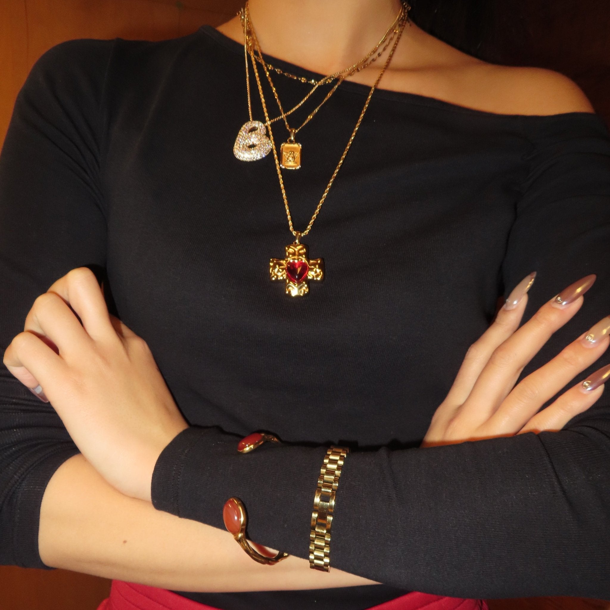 Love symbol necklace - 𝐇𝐨𝐧𝐞𝐲 𝐁𝐮𝐭𝐭𝐞𝐫 𝐍𝐢𝐧𝐞