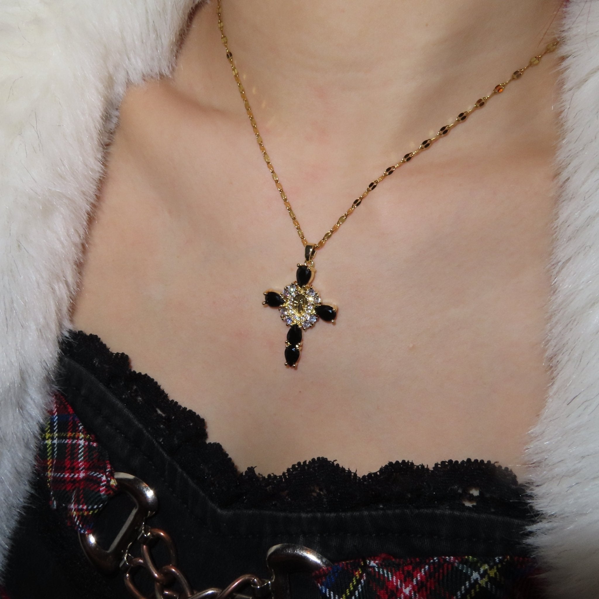 Maria necklace - 𝐇𝐨𝐧𝐞𝐲 𝐁𝐮𝐭𝐭𝐞𝐫 𝐍𝐢𝐧𝐞