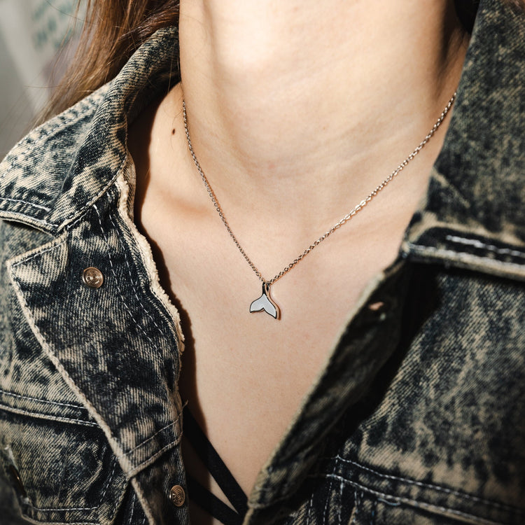 Mermaid tail necklace - 𝐇𝐨𝐧𝐞𝐲 𝐁𝐮𝐭𝐭𝐞𝐫 𝐍𝐢𝐧𝐞