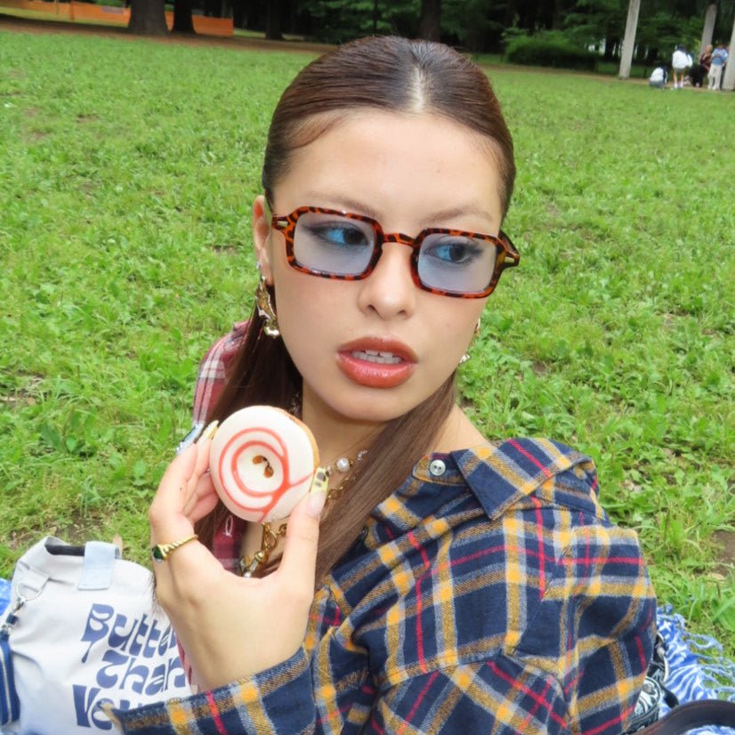 Mode square sunglasses - 𝐇𝐨𝐧𝐞𝐲 𝐁𝐮𝐭𝐭𝐞𝐫 𝐍𝐢𝐧𝐞