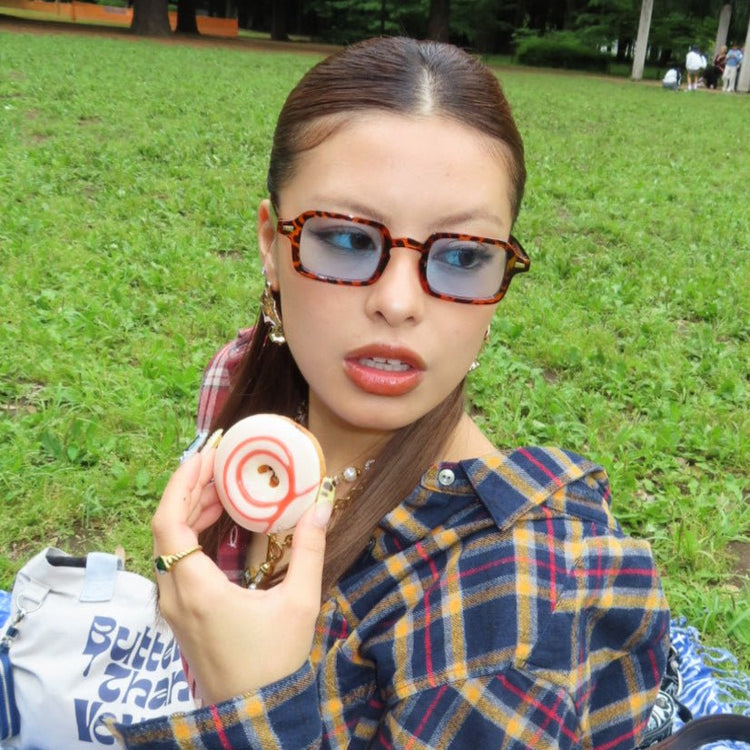 Mode square sunglasses - 𝐇𝐨𝐧𝐞𝐲 𝐁𝐮𝐭𝐭𝐞𝐫 𝐍𝐢𝐧𝐞