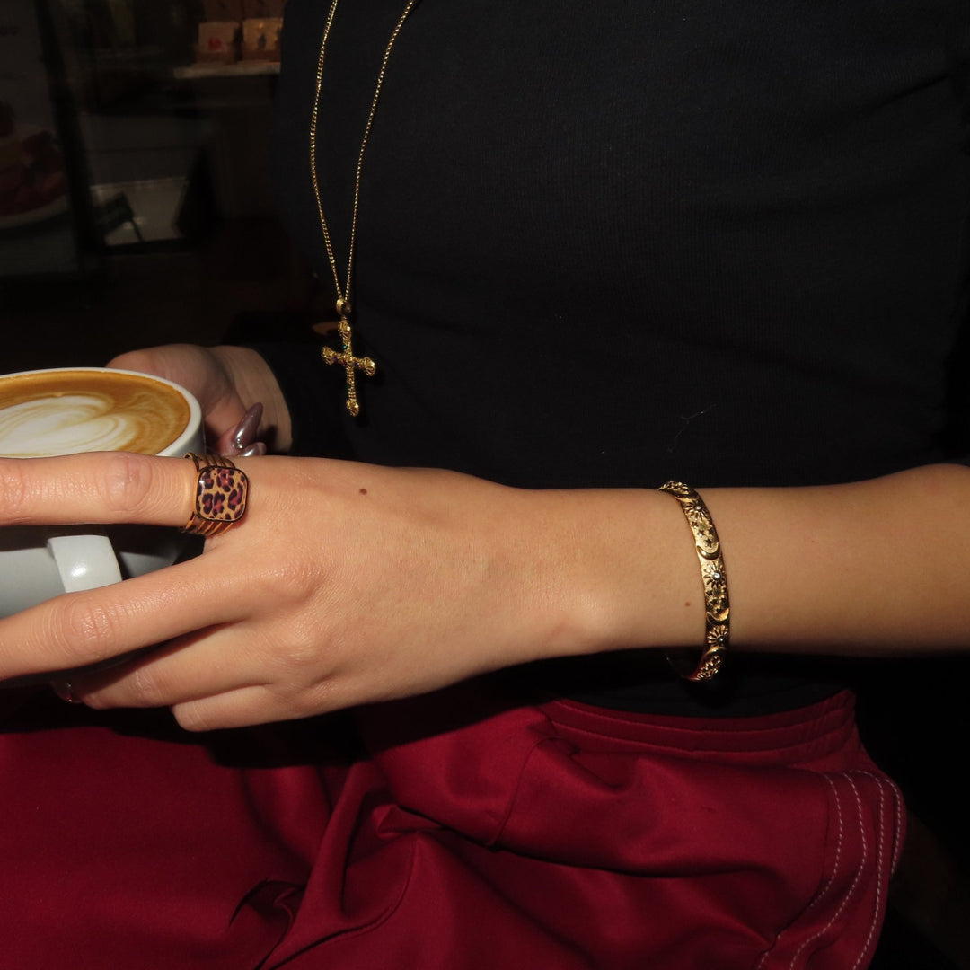 【ブレスレット】Moon bangle - 𝐇𝐨𝐧𝐞𝐲 𝐁𝐮𝐭𝐭𝐞𝐫 𝐍𝐢𝐧𝐞