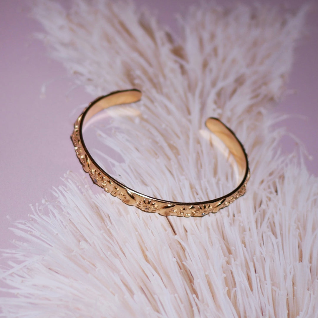 【ブレスレット】Moon bangle - 𝐇𝐨𝐧𝐞𝐲 𝐁𝐮𝐭𝐭𝐞𝐫 𝐍𝐢𝐧𝐞