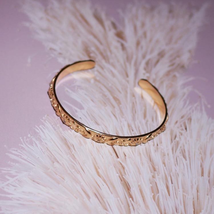 【ブレスレット】Moon bangle - 𝐇𝐨𝐧𝐞𝐲 𝐁𝐮𝐭𝐭𝐞𝐫 𝐍𝐢𝐧𝐞