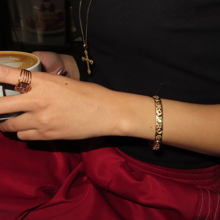 【ブレスレット】Moon bangle - 𝐇𝐨𝐧𝐞𝐲 𝐁𝐮𝐭𝐭𝐞𝐫 𝐍𝐢𝐧𝐞