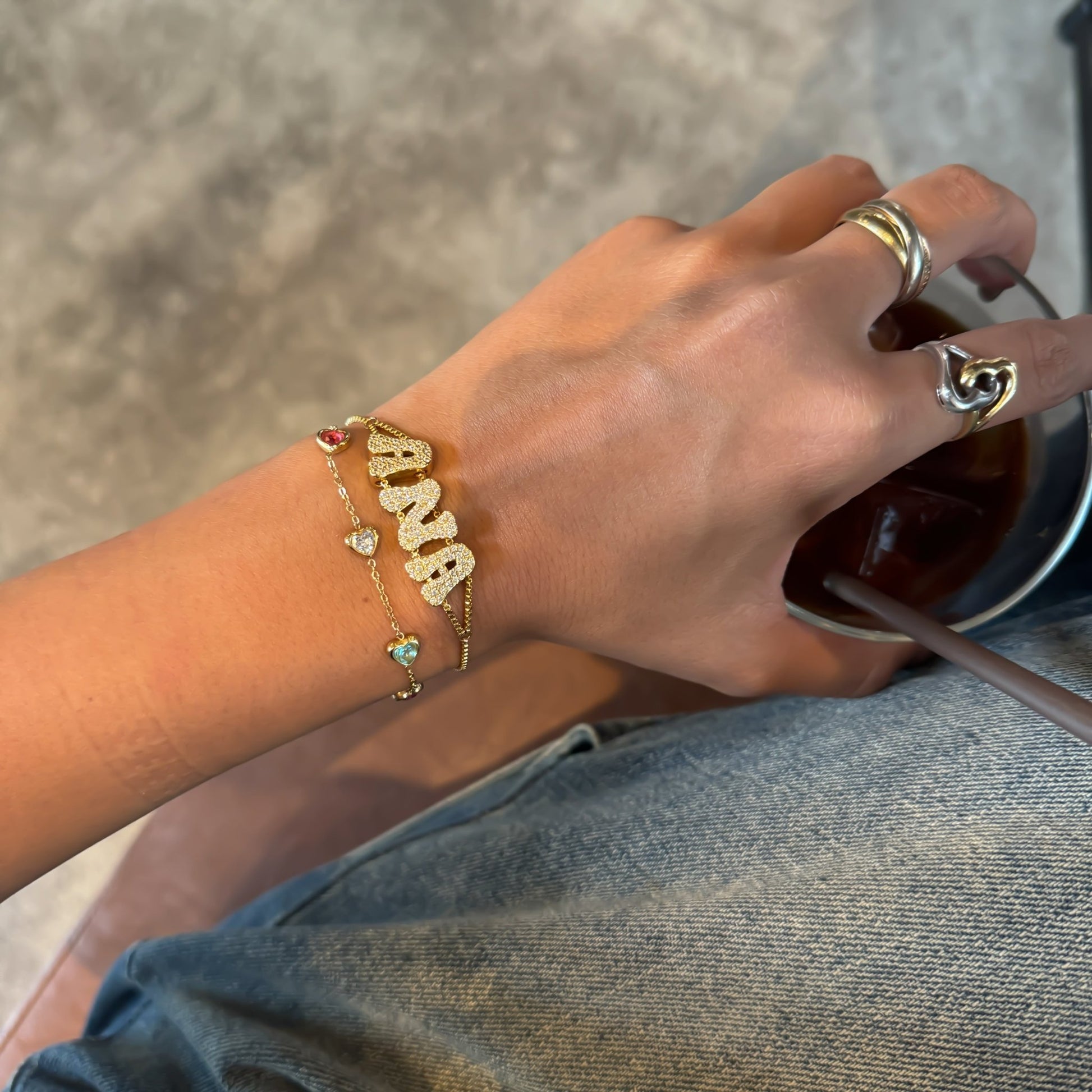 Name bracelet (カスタム可能) - 𝐇𝐨𝐧𝐞𝐲 𝐁𝐮𝐭𝐭𝐞𝐫 𝐍𝐢𝐧𝐞