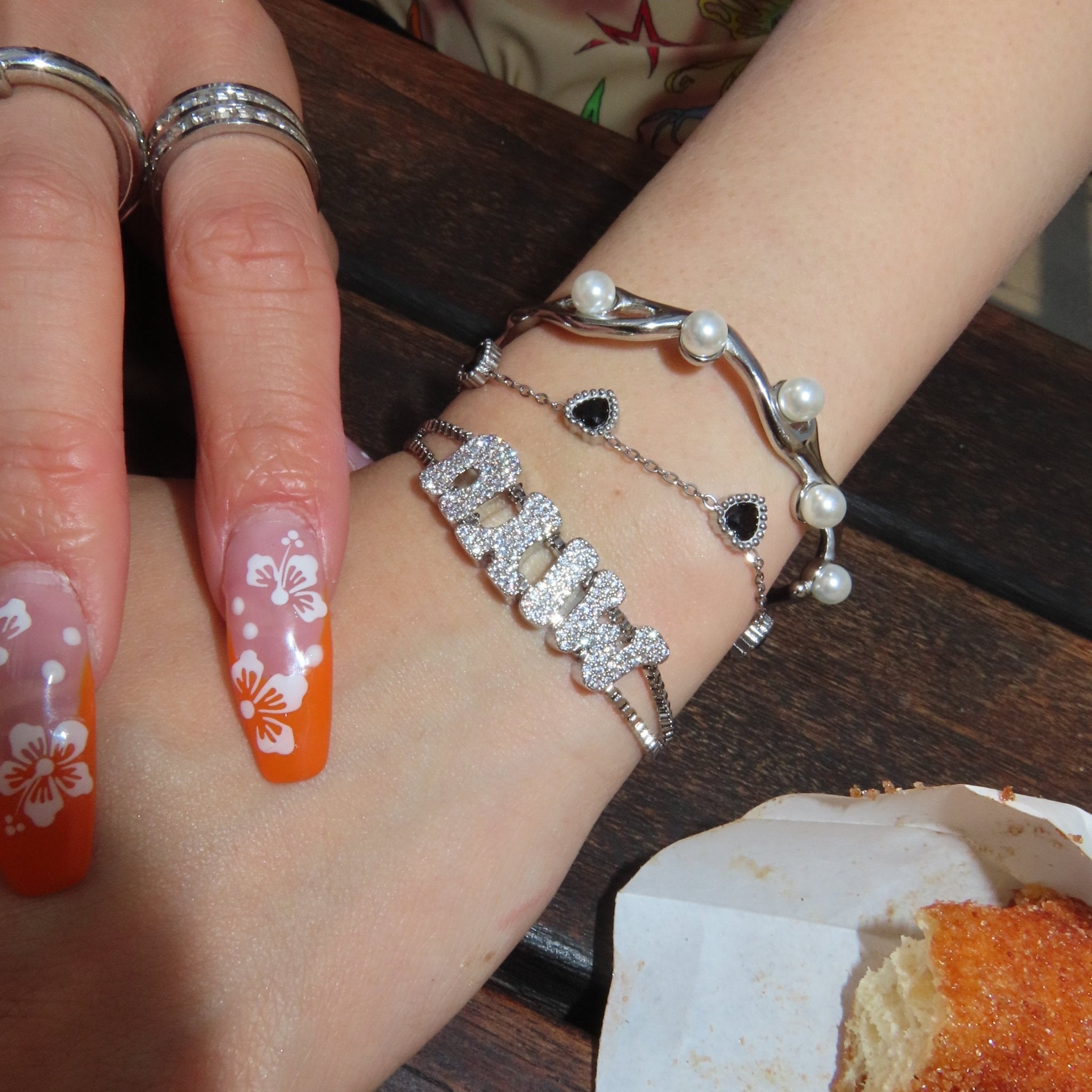 【ブレスレット】Pearl valor bangle - 𝐇𝐨𝐧𝐞𝐲 𝐁𝐮𝐭𝐭𝐞𝐫 𝐍𝐢𝐧𝐞