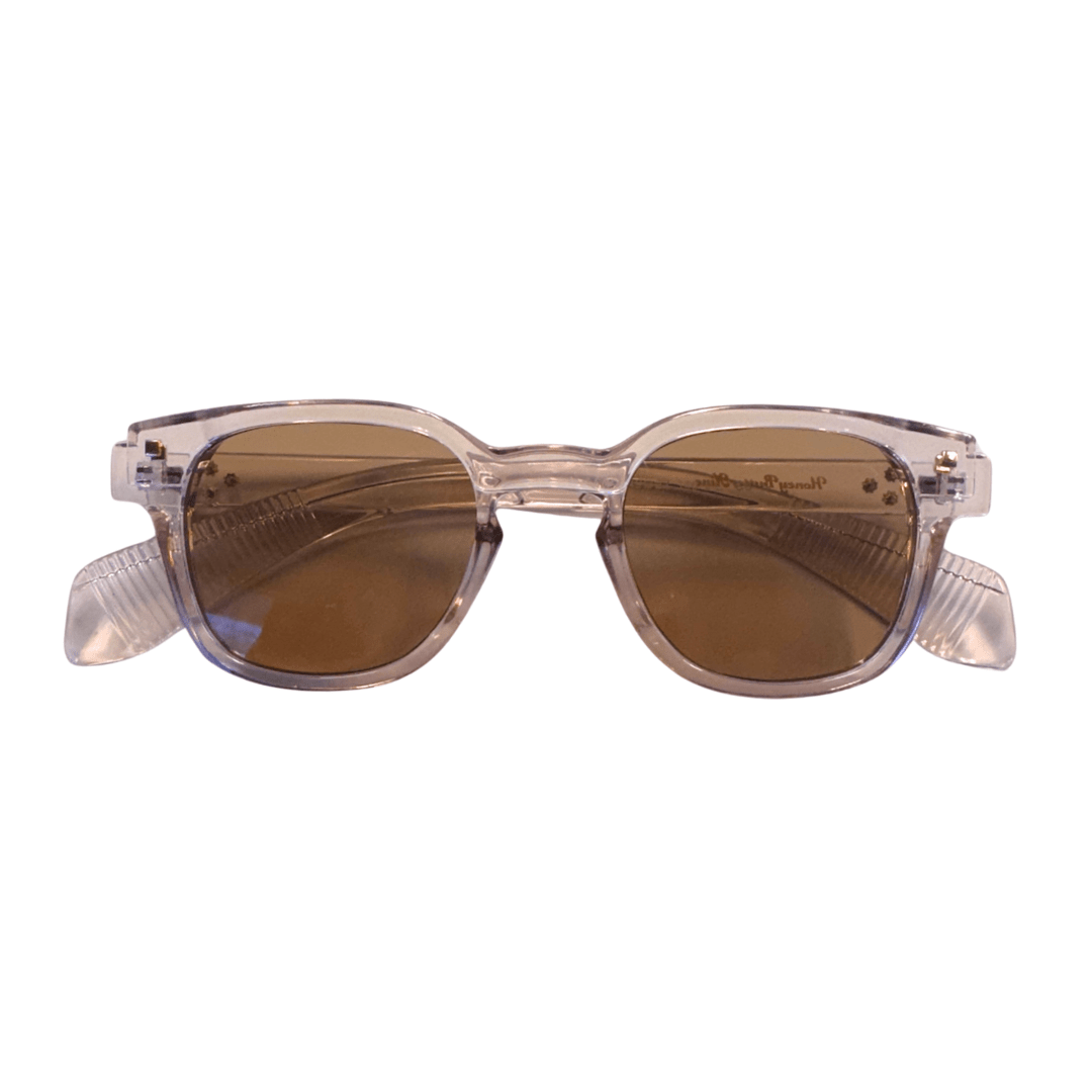 Light brown sunglasses – 𝐇𝐨𝐧𝐞𝐲 𝐁𝐮𝐭𝐭𝐞𝐫 𝐍𝐢𝐧𝐞
