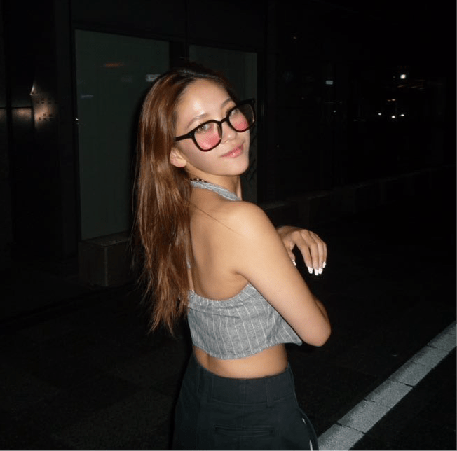 Pink cheek sunglasses - 𝐇𝐨𝐧𝐞𝐲 𝐁𝐮𝐭𝐭𝐞𝐫 𝐍𝐢𝐧𝐞