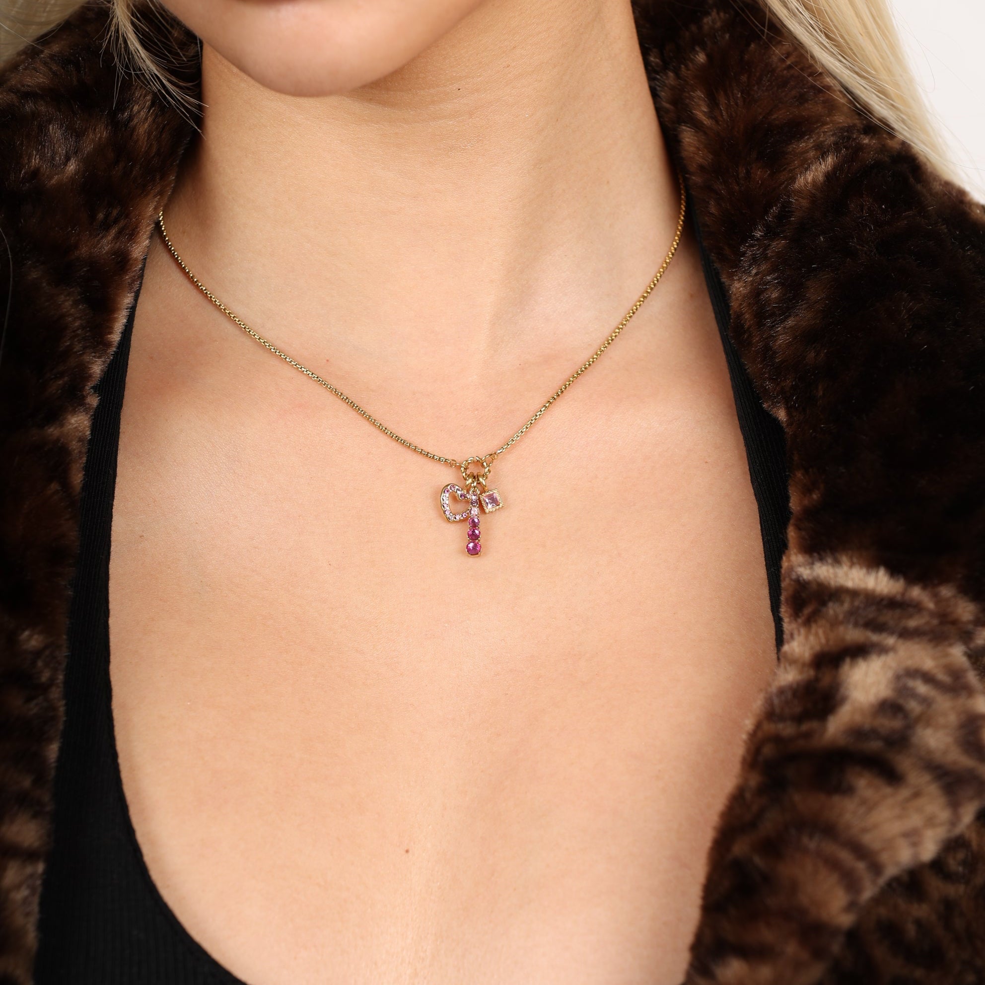 Pink drop charm necklace - 𝐇𝐨𝐧𝐞𝐲 𝐁𝐮𝐭𝐭𝐞𝐫 𝐍𝐢𝐧𝐞