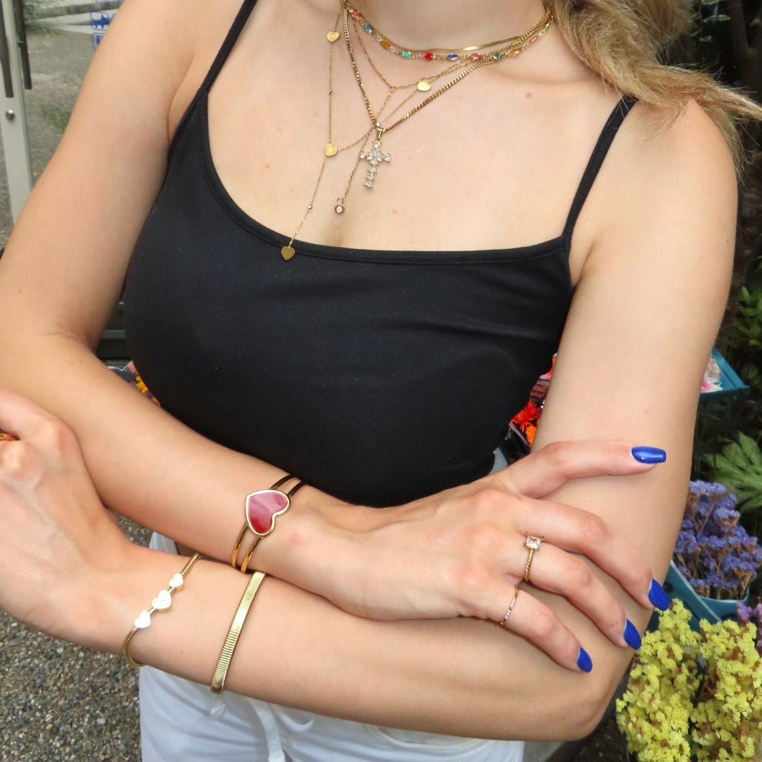 【ブレスレット】Red heart bangle - 𝐇𝐨𝐧𝐞𝐲 𝐁𝐮𝐭𝐭𝐞𝐫 𝐍𝐢𝐧𝐞