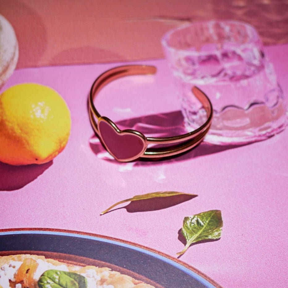 【ブレスレット】Red heart bangle - 𝐇𝐨𝐧𝐞𝐲 𝐁𝐮𝐭𝐭𝐞𝐫 𝐍𝐢𝐧𝐞