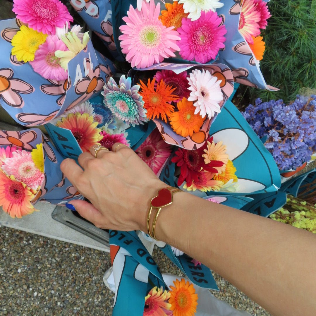 【ブレスレット】Red heart bangle - 𝐇𝐨𝐧𝐞𝐲 𝐁𝐮𝐭𝐭𝐞𝐫 𝐍𝐢𝐧𝐞