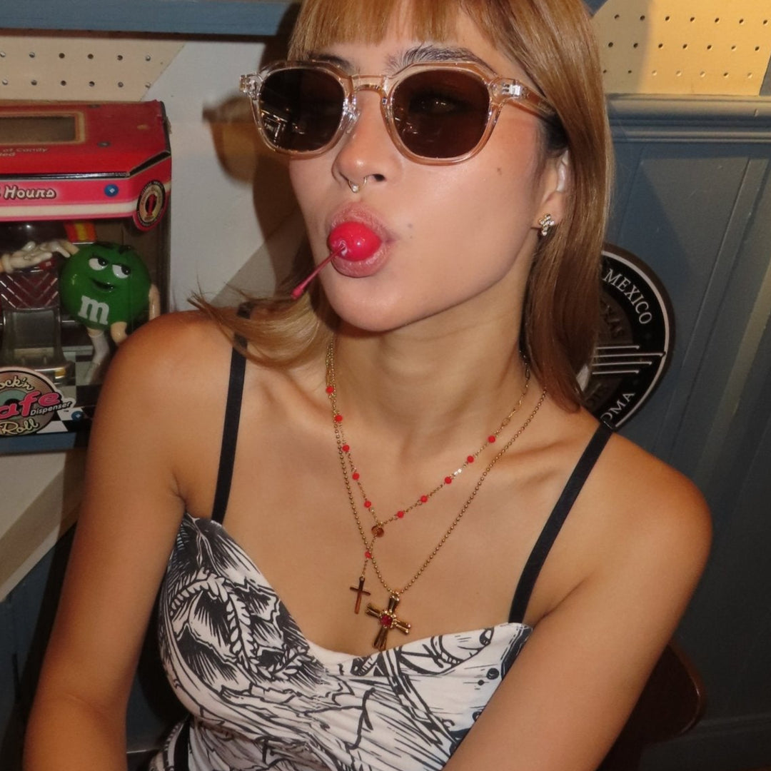 Red Y necklace - 𝐇𝐨𝐧𝐞𝐲 𝐁𝐮𝐭𝐭𝐞𝐫 𝐍𝐢𝐧𝐞