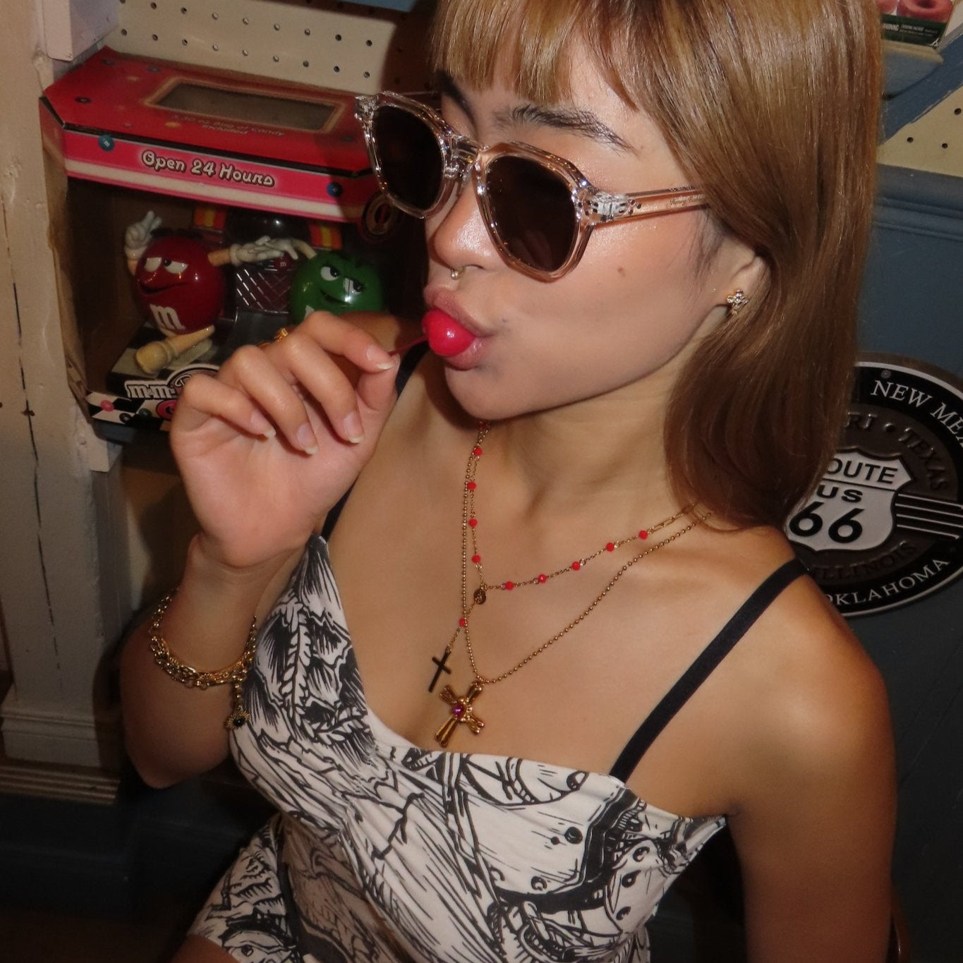 Red Y necklace - 𝐇𝐨𝐧𝐞𝐲 𝐁𝐮𝐭𝐭𝐞𝐫 𝐍𝐢𝐧𝐞