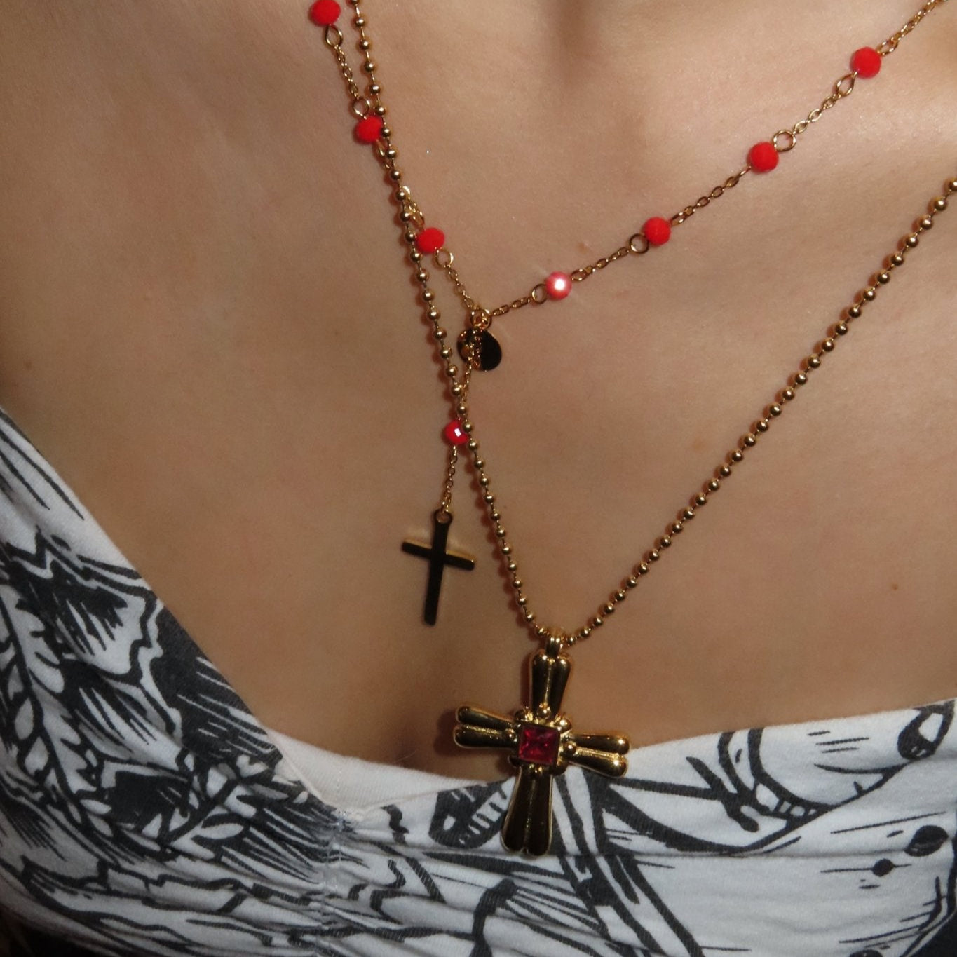 Red Y necklace - 𝐇𝐨𝐧𝐞𝐲 𝐁𝐮𝐭𝐭𝐞𝐫 𝐍𝐢𝐧𝐞