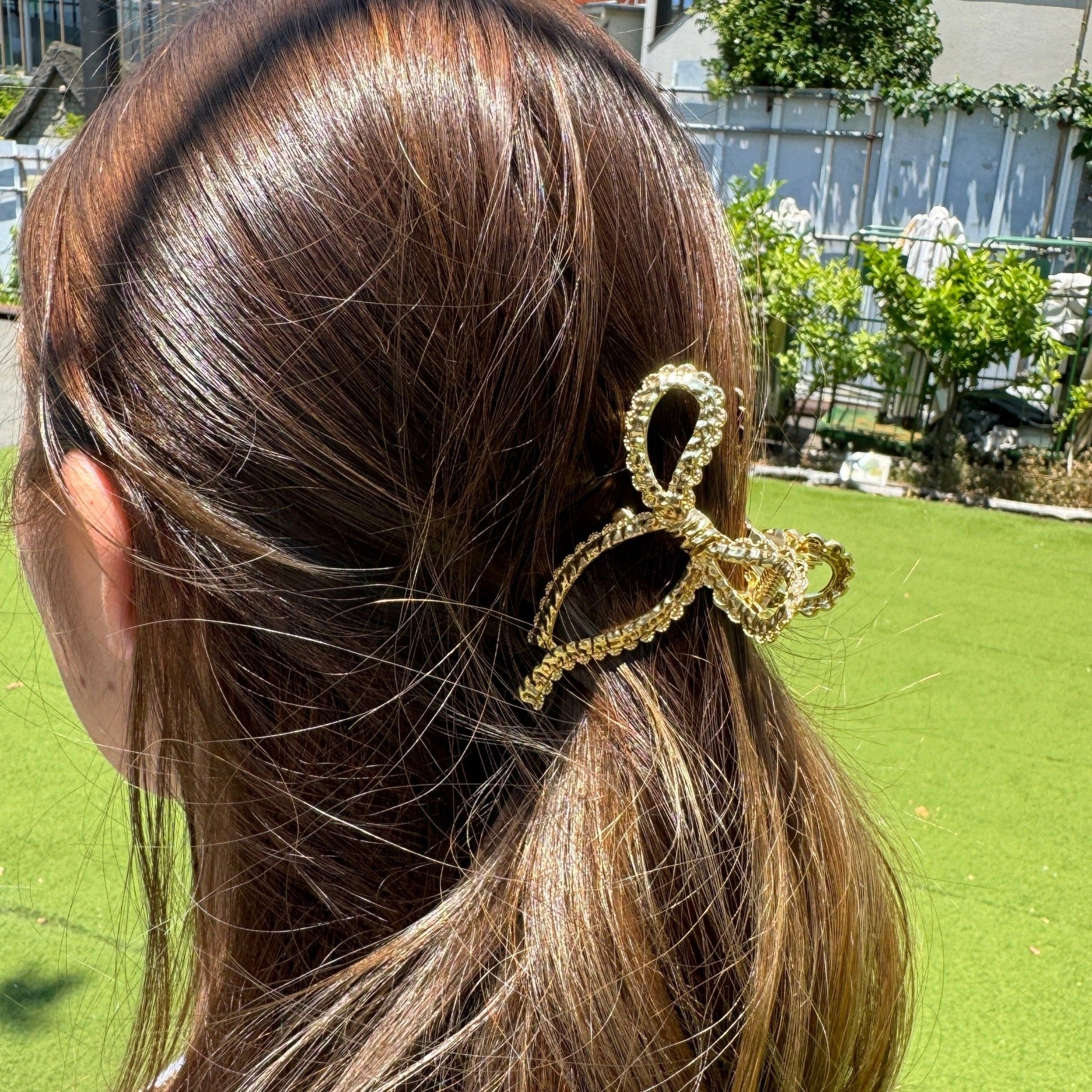 Ribbon hair clip - 𝐇𝐨𝐧𝐞𝐲 𝐁𝐮𝐭𝐭𝐞𝐫 𝐍𝐢𝐧𝐞