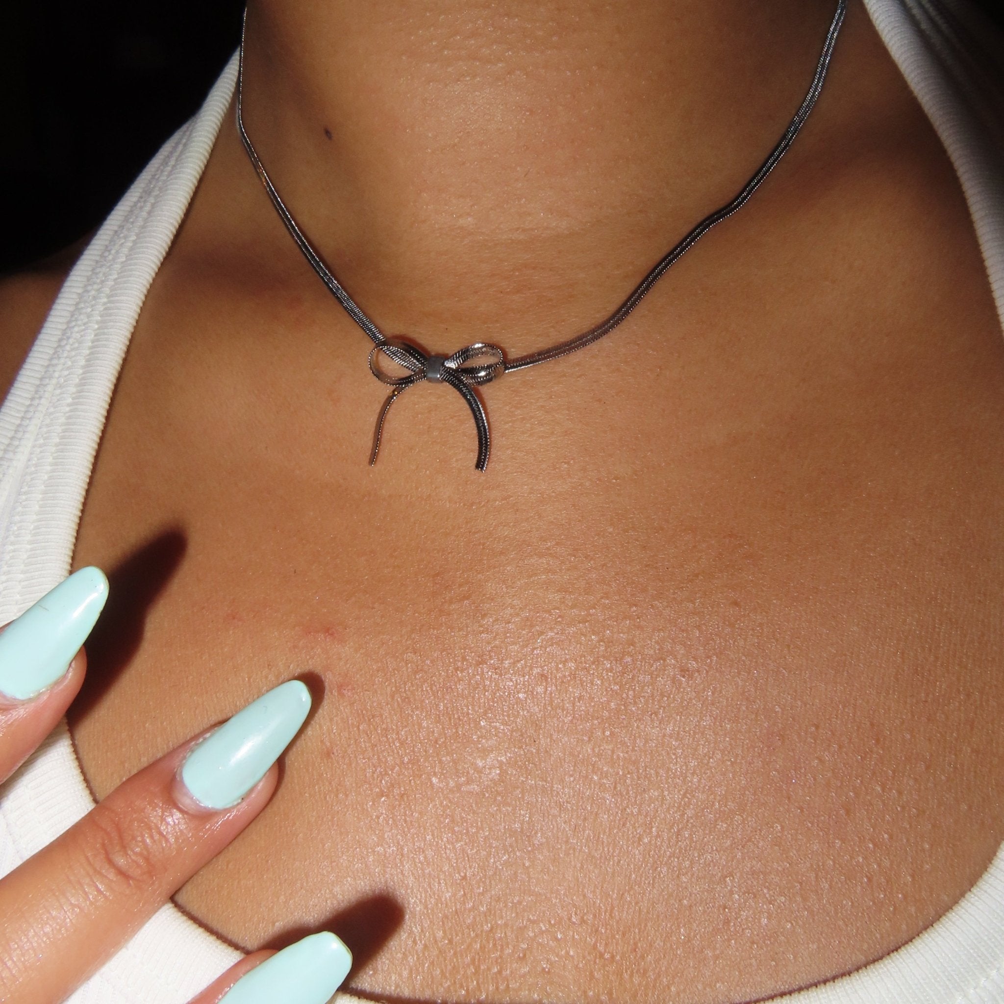 Ribbon simple necklace - 𝐇𝐨𝐧𝐞𝐲 𝐁𝐮𝐭𝐭𝐞𝐫 𝐍𝐢𝐧𝐞