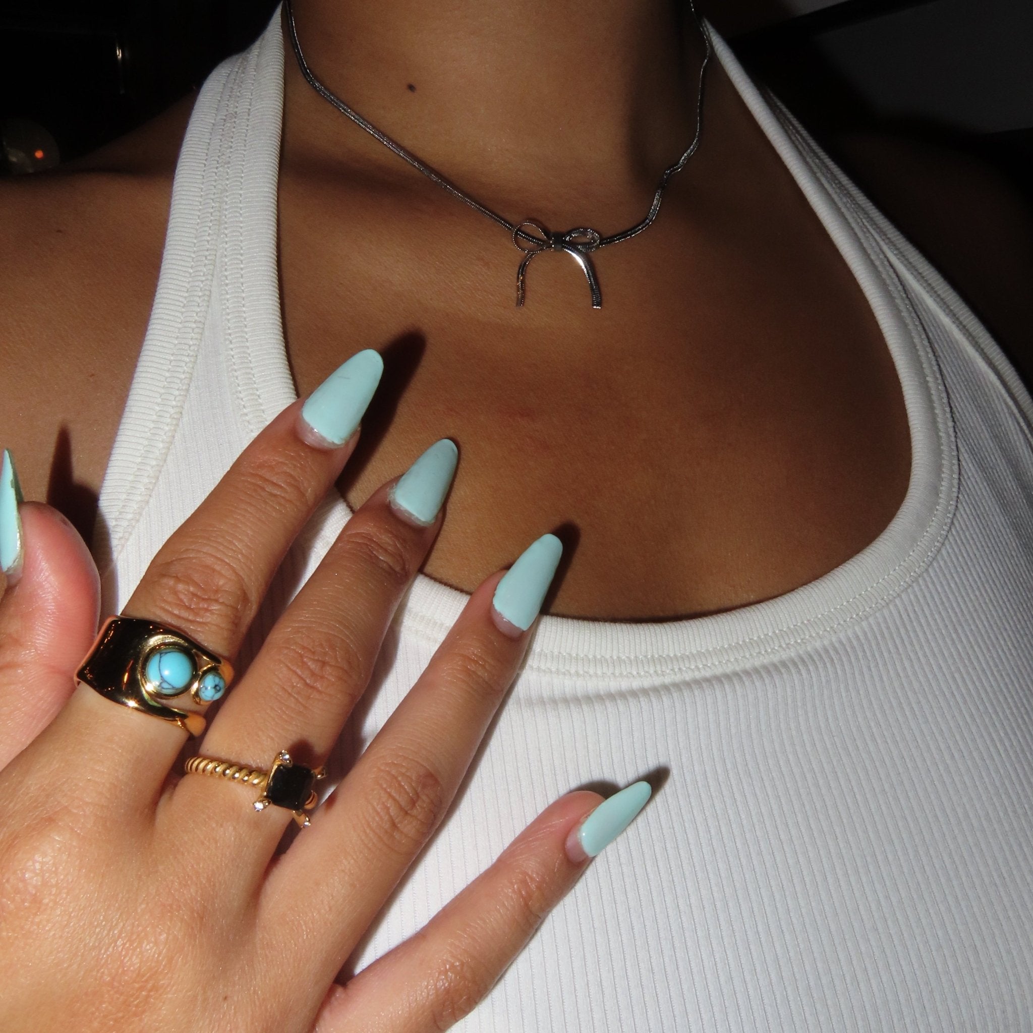 Ribbon simple necklace - 𝐇𝐨𝐧𝐞𝐲 𝐁𝐮𝐭𝐭𝐞𝐫 𝐍𝐢𝐧𝐞