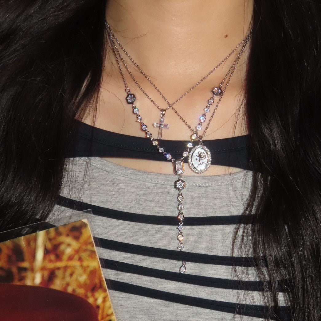 Rose coin necklace - 𝐇𝐨𝐧𝐞𝐲 𝐁𝐮𝐭𝐭𝐞𝐫 𝐍𝐢𝐧𝐞