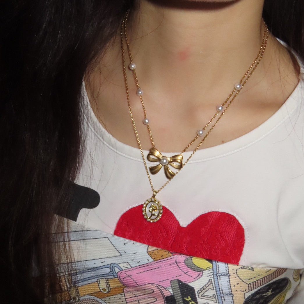 Rose coin necklace - 𝐇𝐨𝐧𝐞𝐲 𝐁𝐮𝐭𝐭𝐞𝐫 𝐍𝐢𝐧𝐞