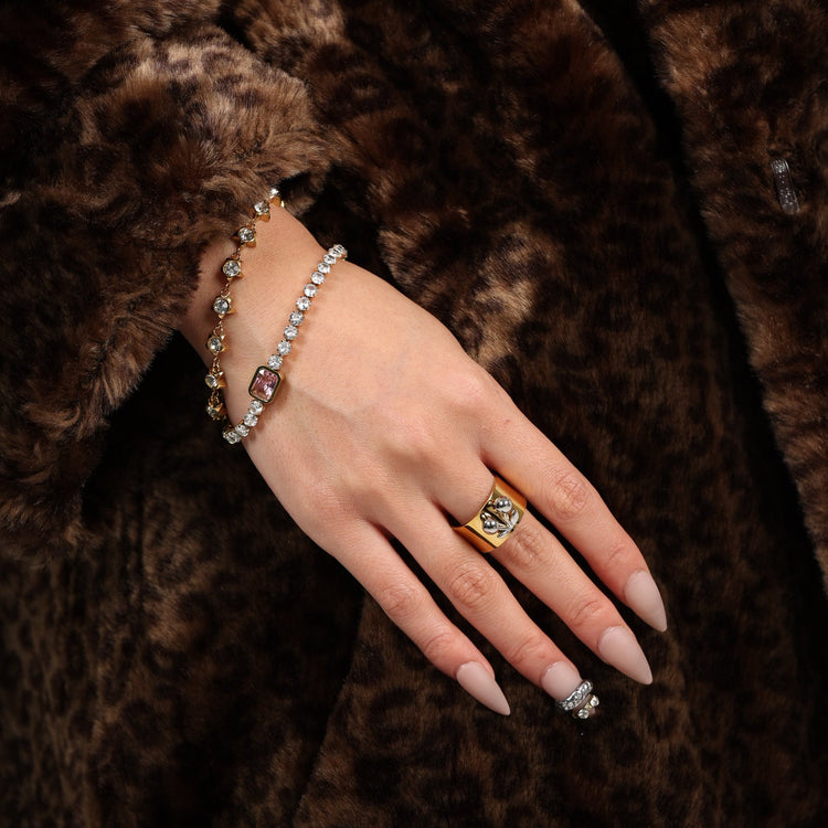 【ブレスレット】Rosy Square bracelet - 𝐇𝐨𝐧𝐞𝐲 𝐁𝐮𝐭𝐭𝐞𝐫 𝐍𝐢𝐧𝐞