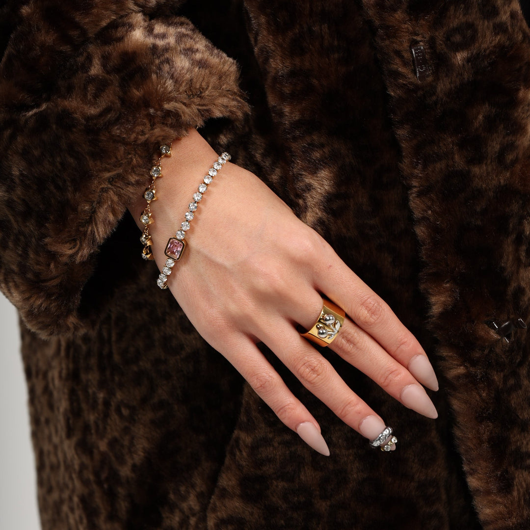 【ブレスレット】Rosy Square bracelet - 𝐇𝐨𝐧𝐞𝐲 𝐁𝐮𝐭𝐭𝐞𝐫 𝐍𝐢𝐧𝐞