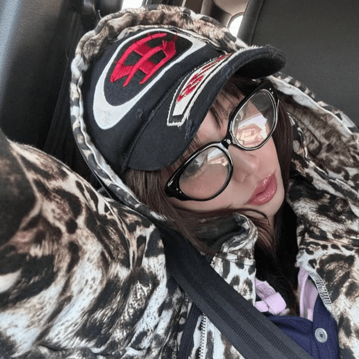 Round cutie glasses - 𝐇𝐨𝐧𝐞𝐲 𝐁𝐮𝐭𝐭𝐞𝐫 𝐍𝐢𝐧𝐞