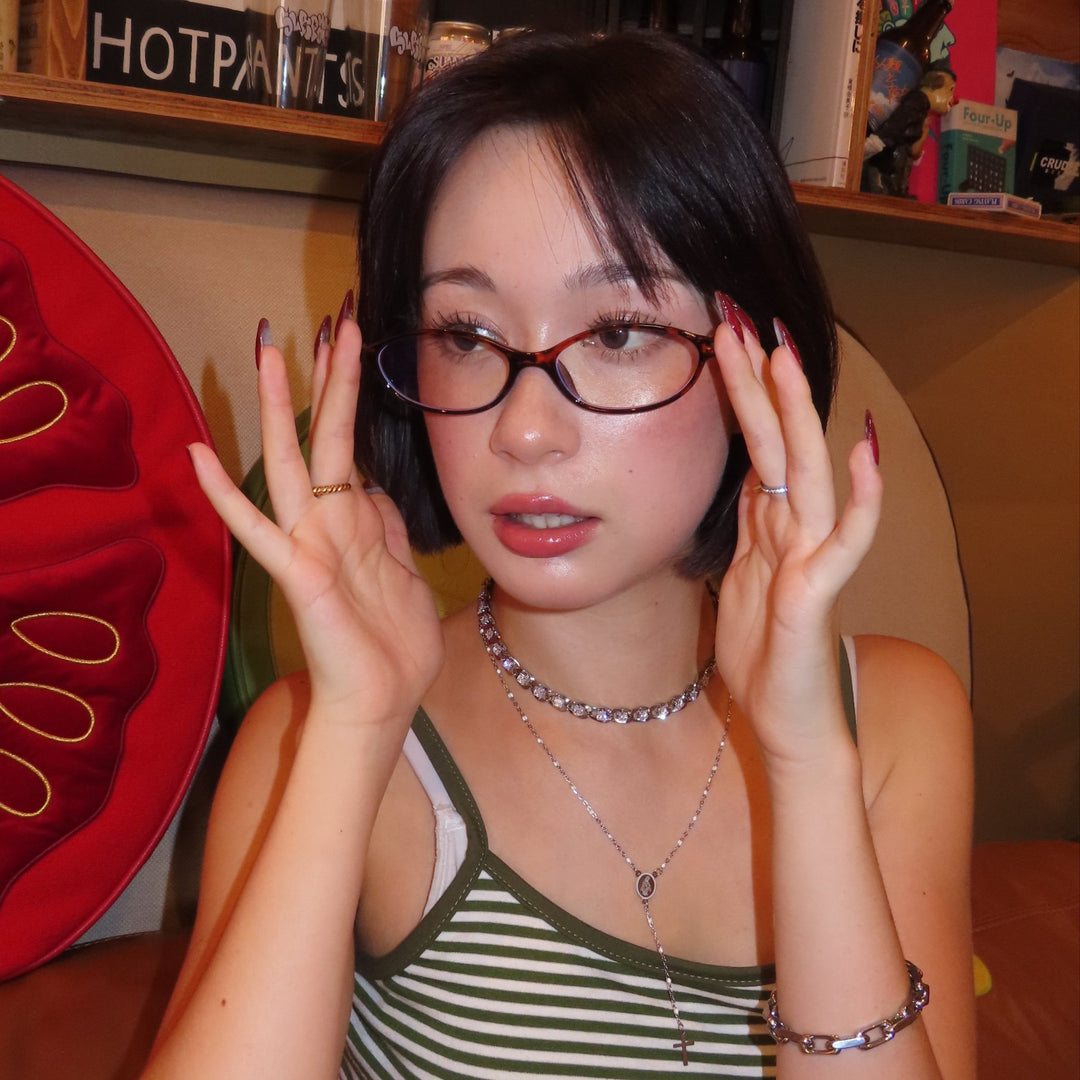 Round thin glasses - 𝐇𝐨𝐧𝐞𝐲 𝐁𝐮𝐭𝐭𝐞𝐫 𝐍𝐢𝐧𝐞