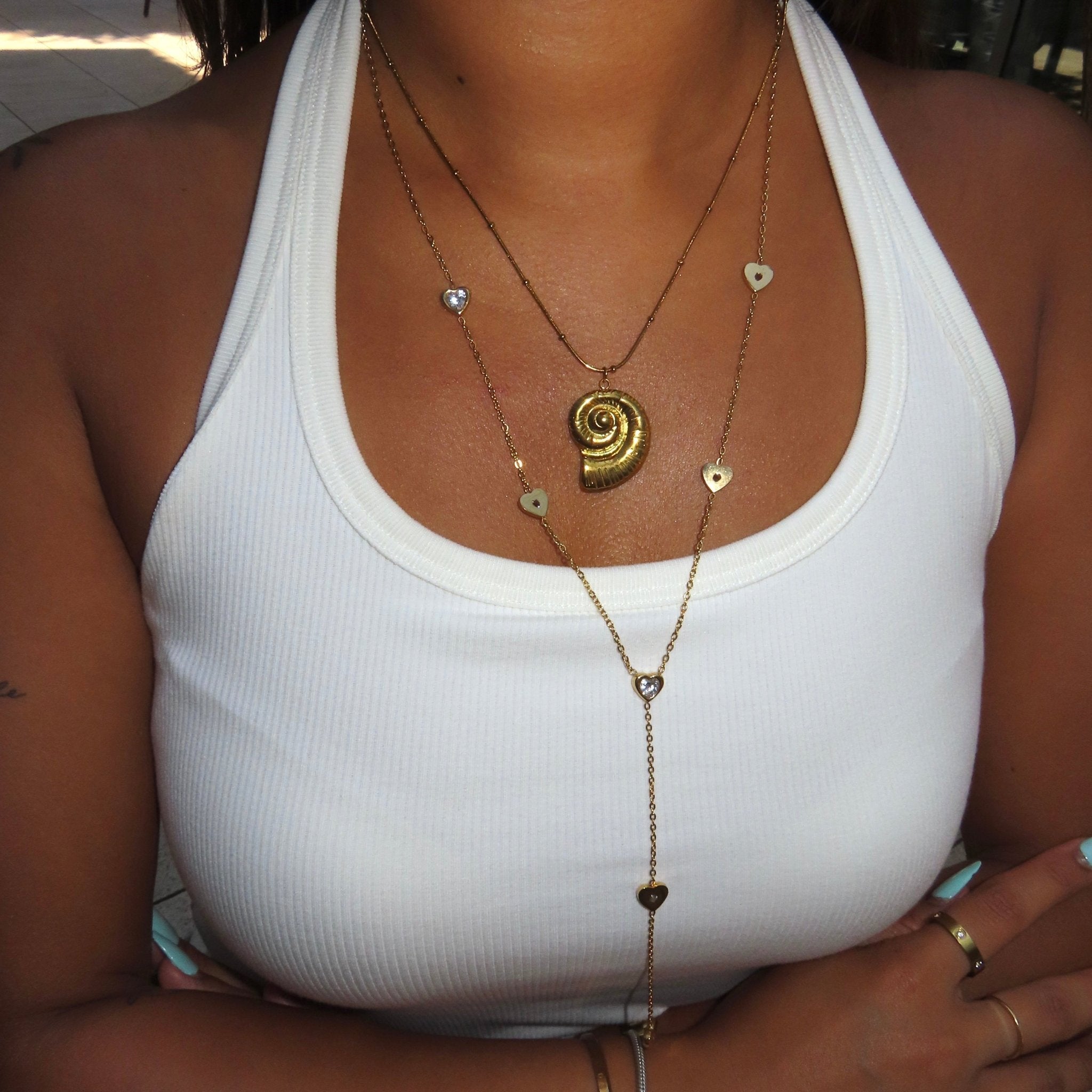 Shell necklace - 𝐇𝐨𝐧𝐞𝐲 𝐁𝐮𝐭𝐭𝐞𝐫 𝐍𝐢𝐧𝐞